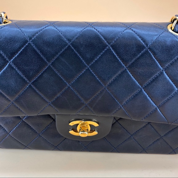 Chanel 24K Gold Classic Flap medium size - Picture 14 of 16